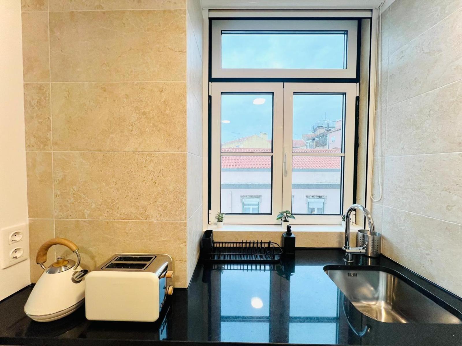 Lisbon Pink House II Beautiful 2 Bedroom Flat In City Center ภายนอก รูปภาพ