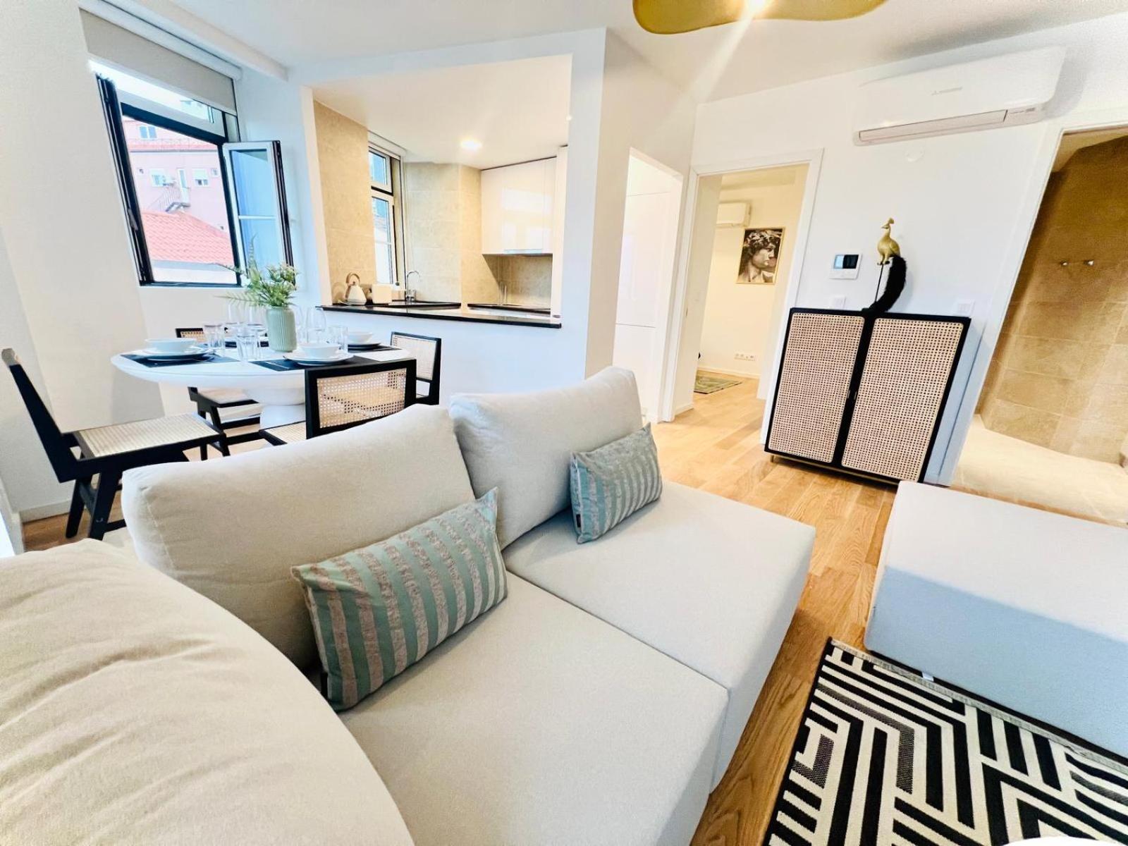 Lisbon Pink House II Beautiful 2 Bedroom Flat In City Center ภายนอก รูปภาพ