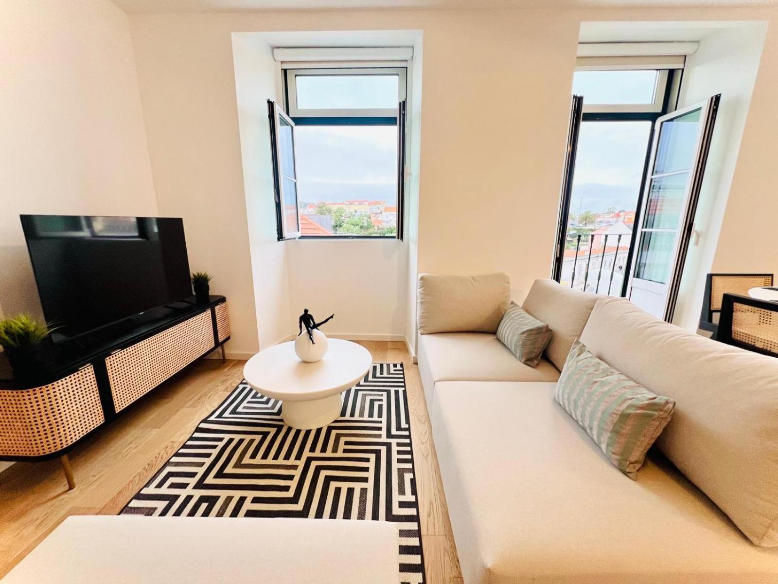 Lisbon Pink House II Beautiful 2 Bedroom Flat In City Center ภายนอก รูปภาพ