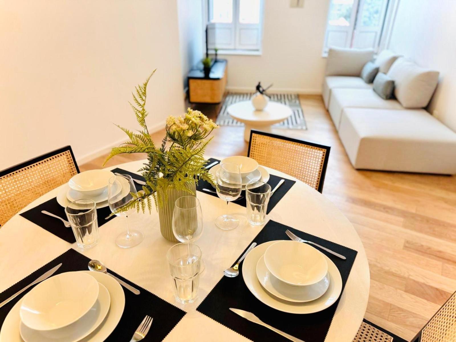 Lisbon Pink House II Beautiful 2 Bedroom Flat In City Center ภายนอก รูปภาพ
