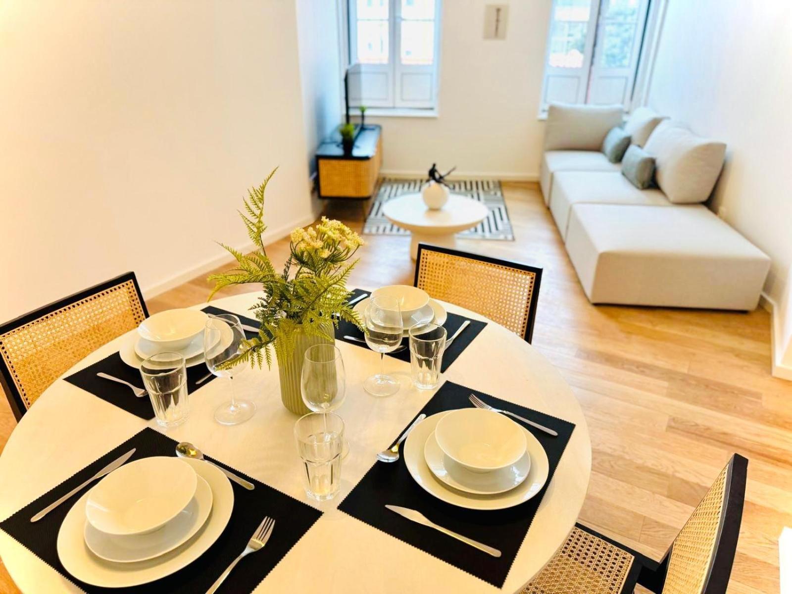 Lisbon Pink House II Beautiful 2 Bedroom Flat In City Center ภายนอก รูปภาพ