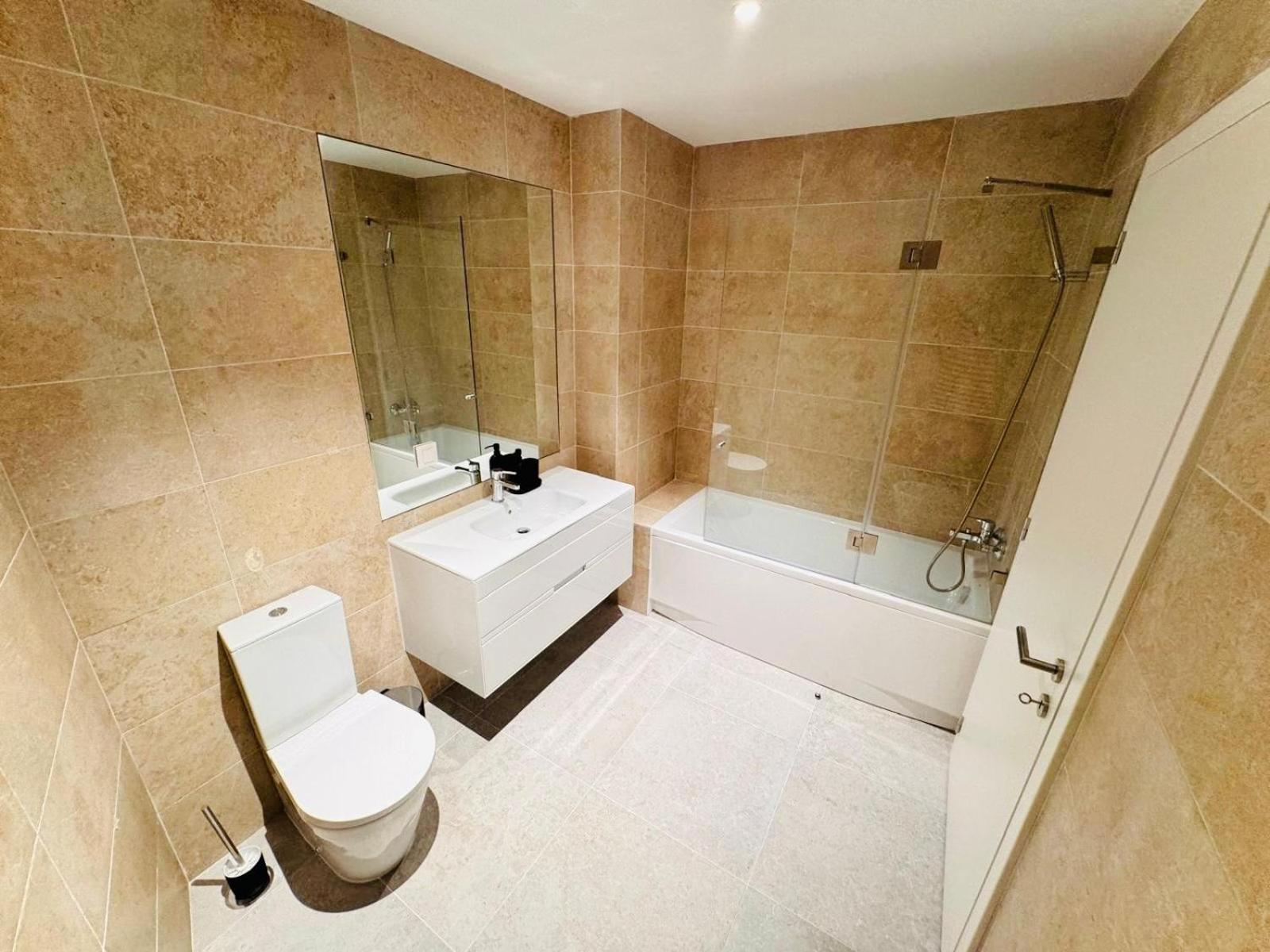 Lisbon Pink House II Beautiful 2 Bedroom Flat In City Center ภายนอก รูปภาพ