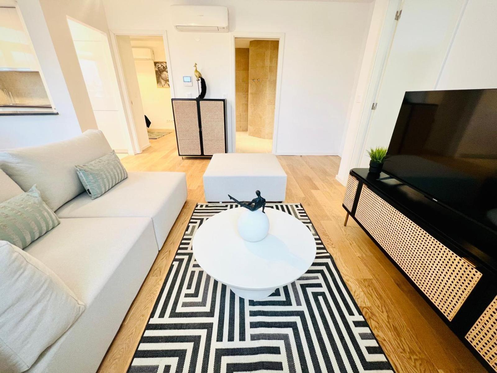 Lisbon Pink House II Beautiful 2 Bedroom Flat In City Center ภายนอก รูปภาพ