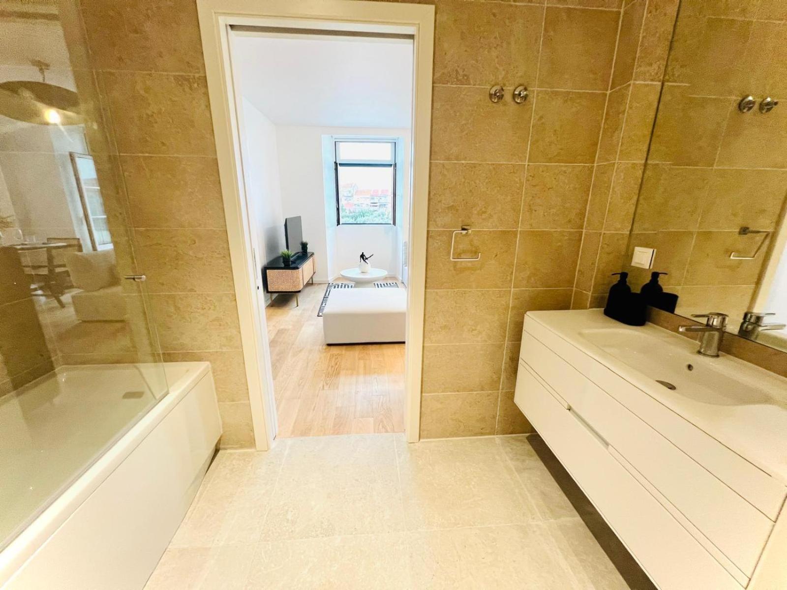Lisbon Pink House II Beautiful 2 Bedroom Flat In City Center ภายนอก รูปภาพ